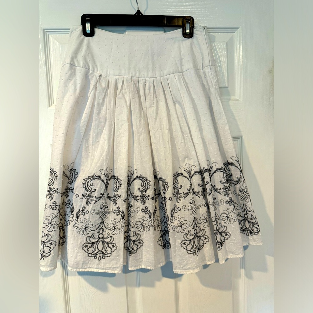 Size 6, Swiss Dot & embroidery cotton skirt, good condition